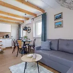 Marina & Amber With Garden By Renters *