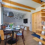 Marina & Amber With Garden By Renters Apartment *