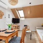 Marina & Amber With Garden By Renters Apartment *
