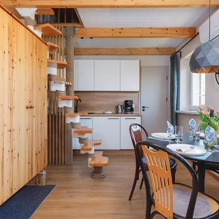 Marina & Amber With Garden By Renters Appartamento