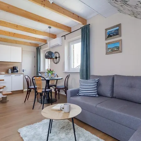 Marina & Amber With Garden By Renters *