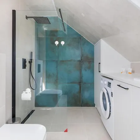 Marina & Amber With Garden By Renters