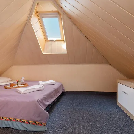 Marina & Amber With Garden By Renters Appartamento *