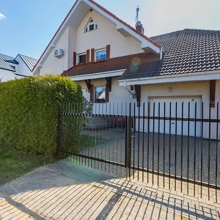 Marina & Amber With Garden By Renters *