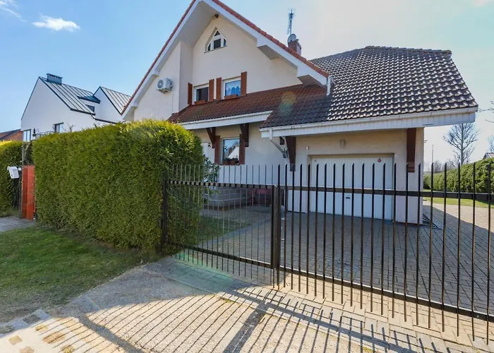 Marina & Amber With Garden By Renters *