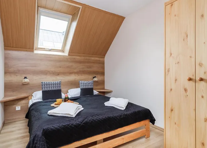 Marina & Amber With Garden By Renters *