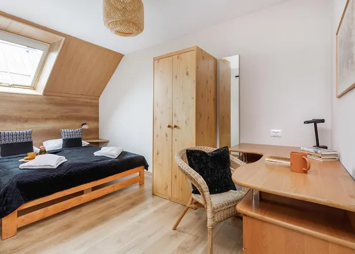 Marina & Amber With Garden By Renters