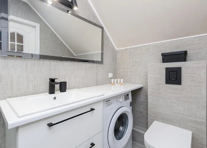 Marina & Amber With Garden By Renters